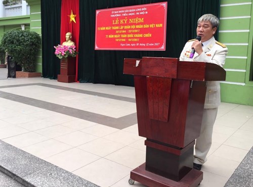 Hội Cựu chiến binh phường Ngọc Lâm tổ chức nói chuyện về truyền thống Quân đội nhân dân Việt Nam với thầy và trò trường Tiểu học Ái Mộ B